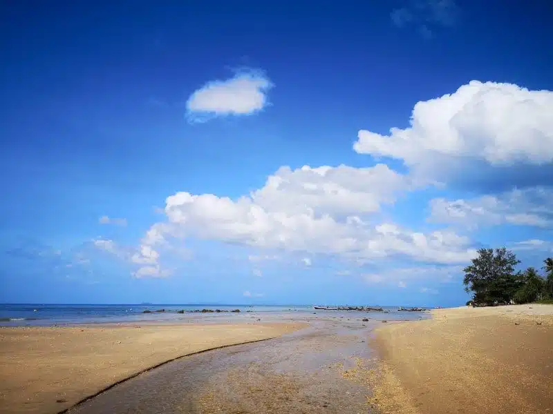 I love travelling. You get to spend time in some of the most beautiful places in the world, like this beach in Thailand.