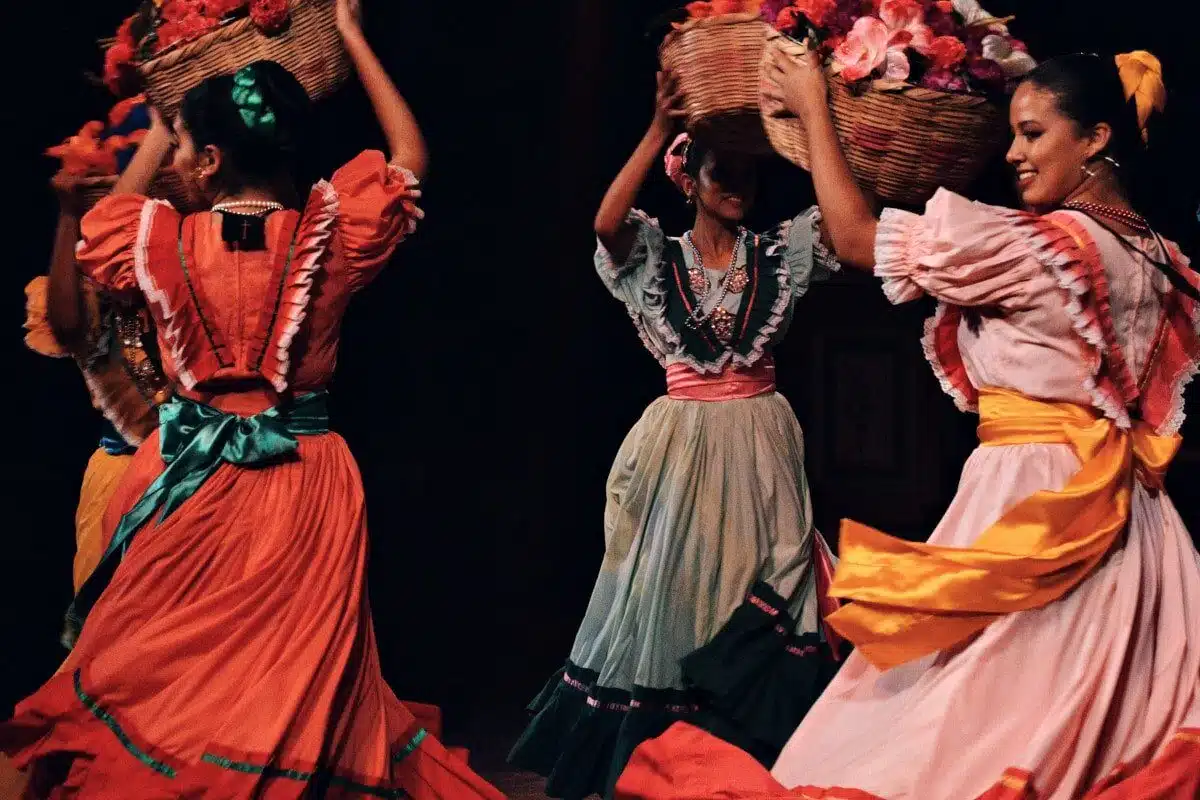 Traditional Spanish dancers